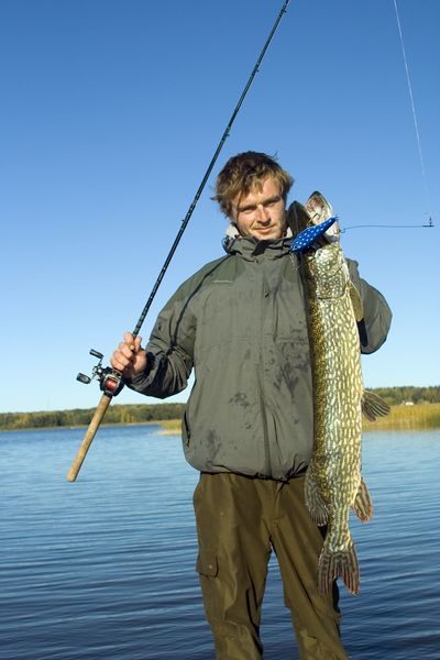 brochet de 101 cm pris en automne sur le lac Mälaren